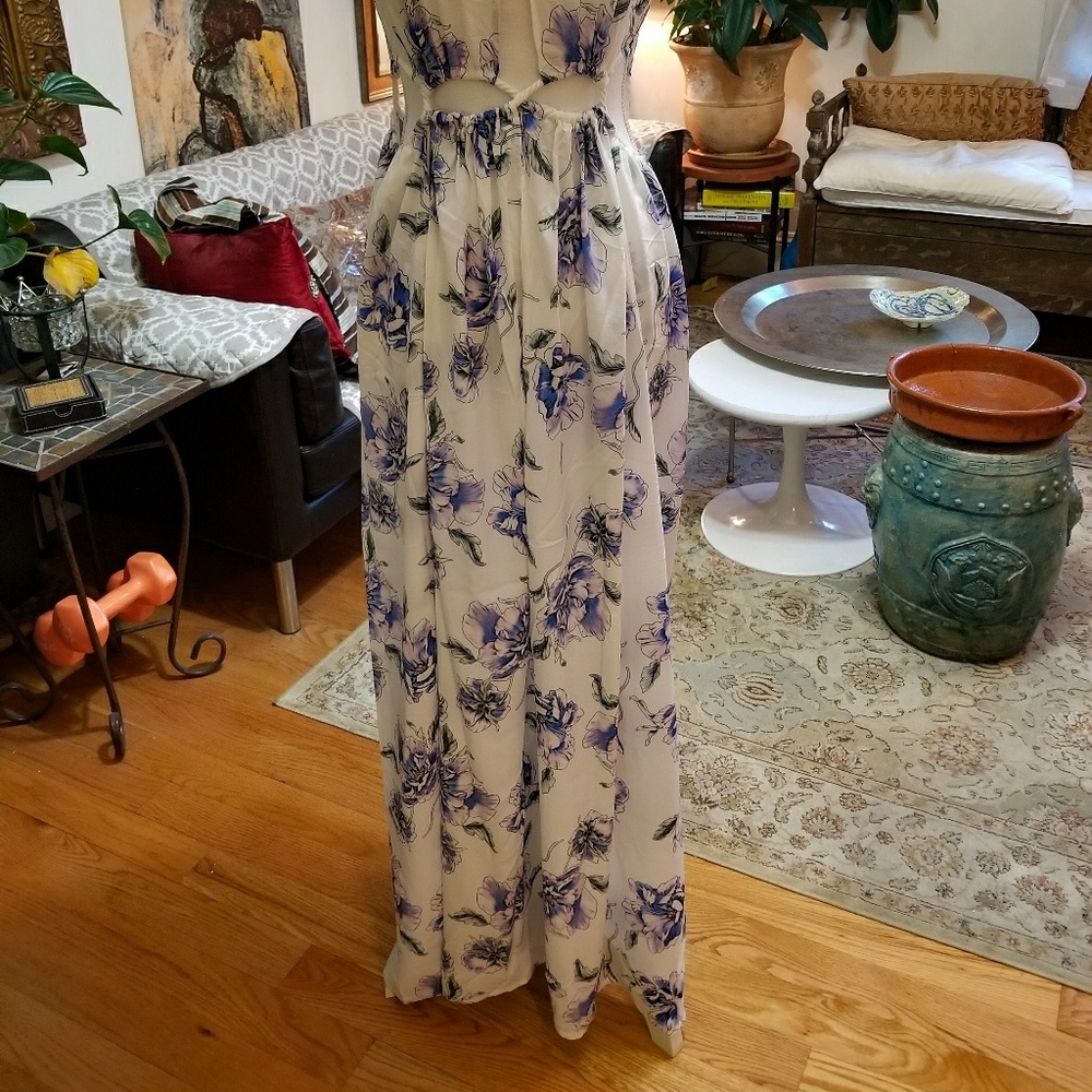 🌹🥀1 LEFT! (S) SALE! floral print, cut out maxi - Picture 8 of 8